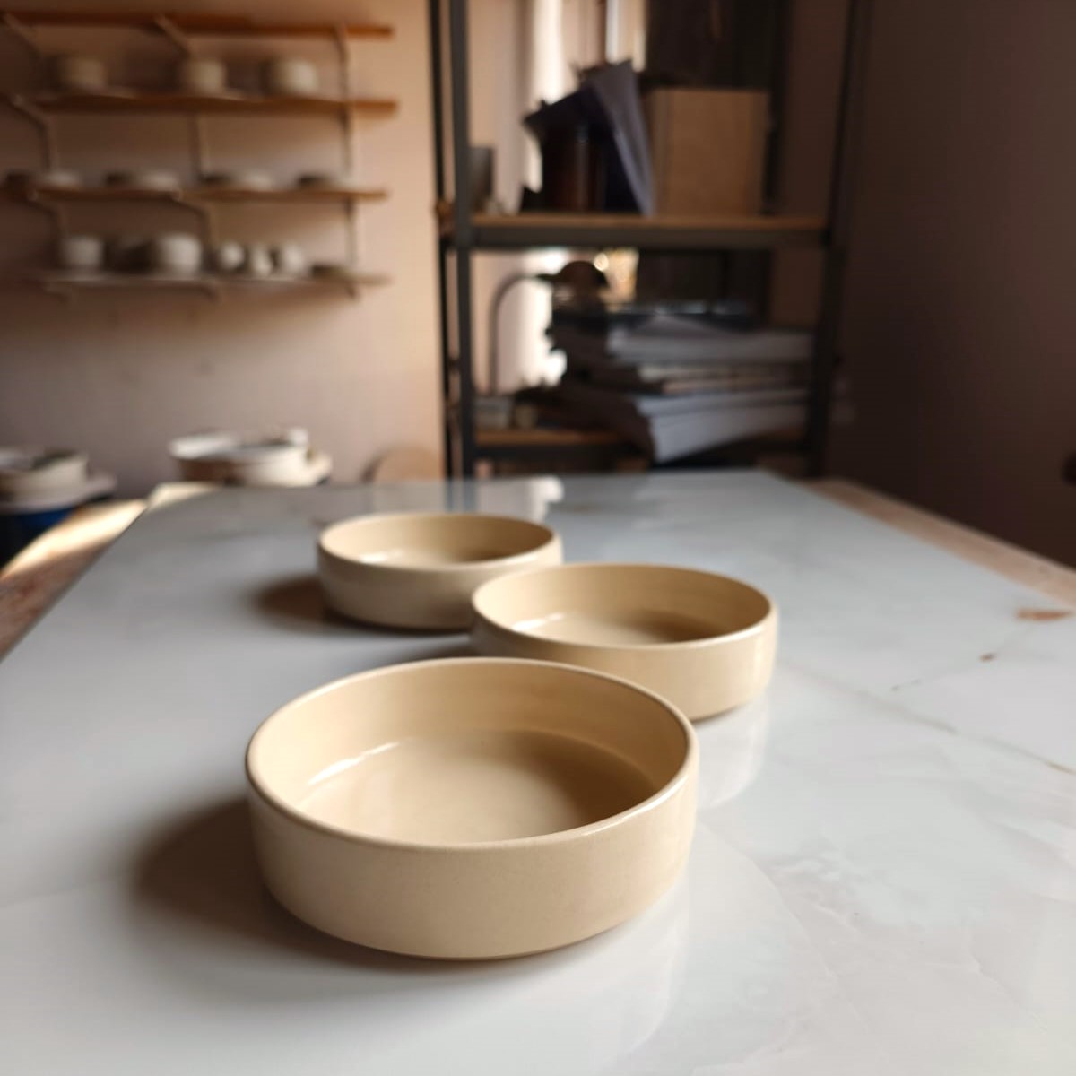 wysoki talerz 15 cm, budyniowy